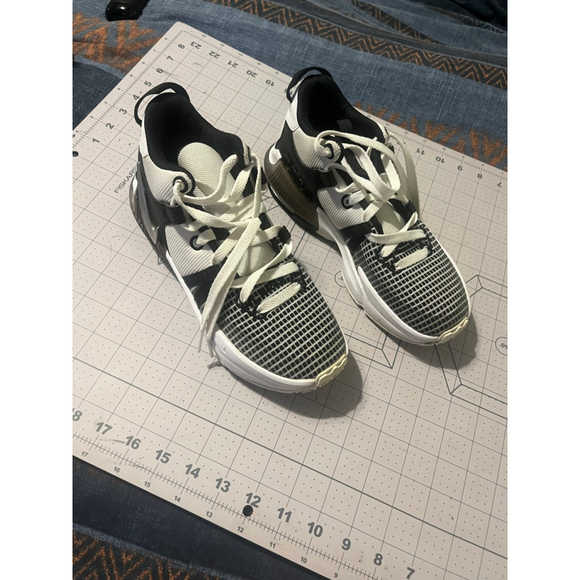 Kids' Nike Basketball Shoes Black/White Size 6.5Y